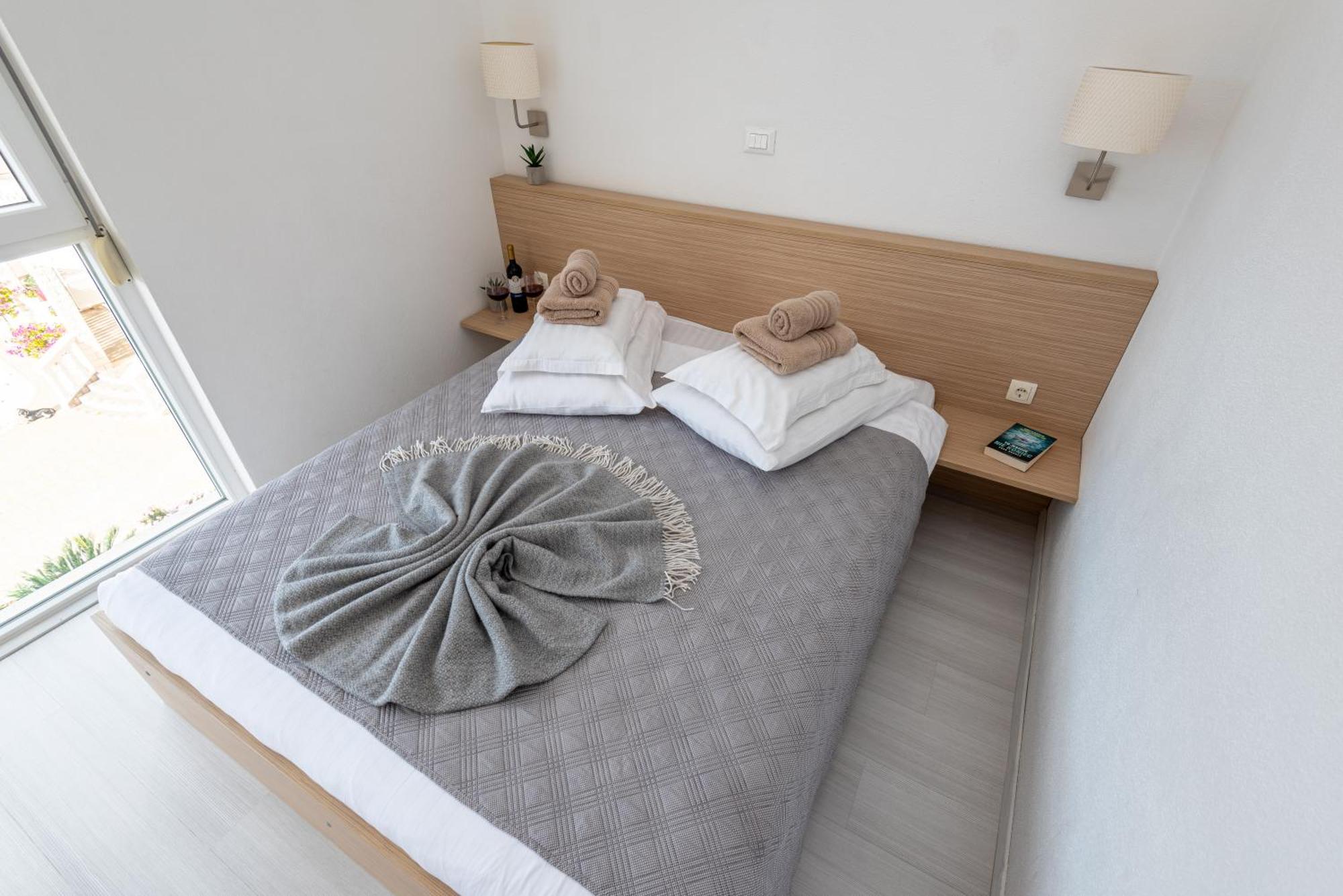 Apartments Holidays Roko Гребастика Экстерьер фото
