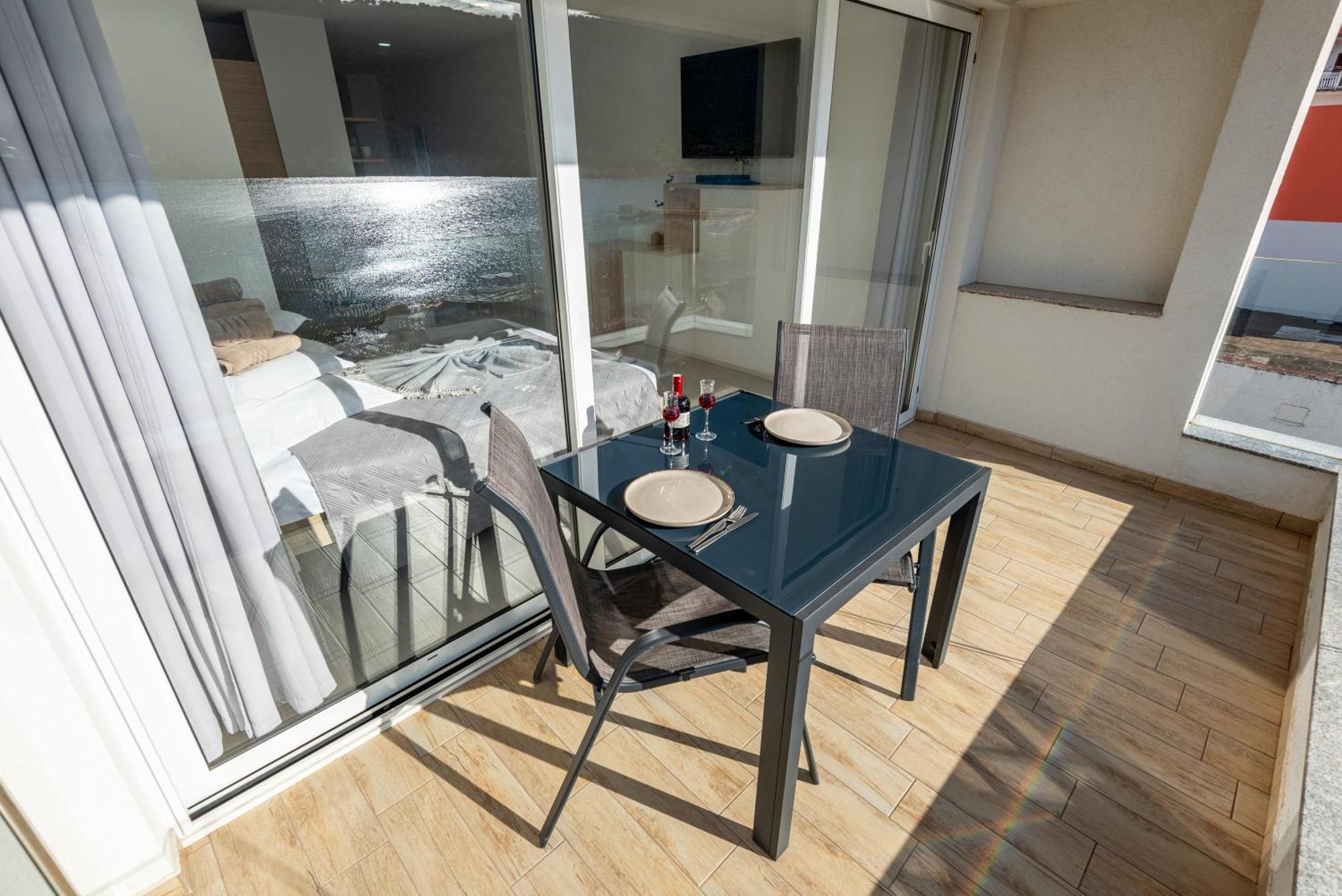 Apartments Holidays Roko Гребастика Экстерьер фото