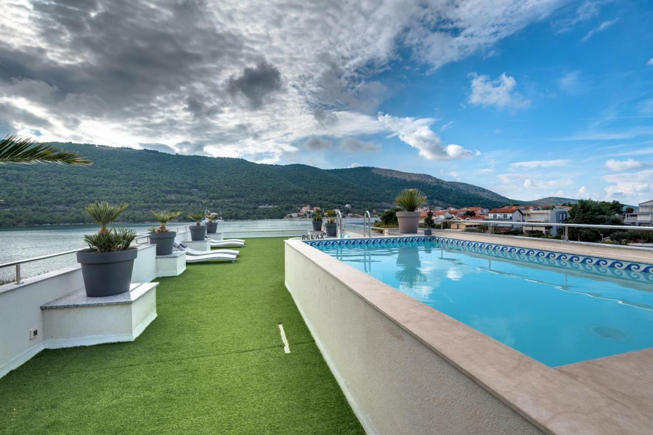 Apartments Holidays Roko Гребастика Экстерьер фото