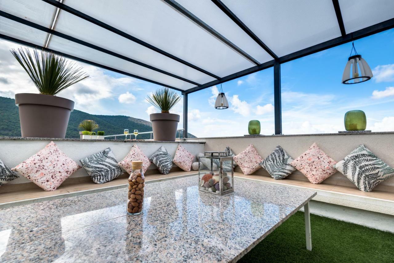 Apartments Holidays Roko Гребастика Экстерьер фото