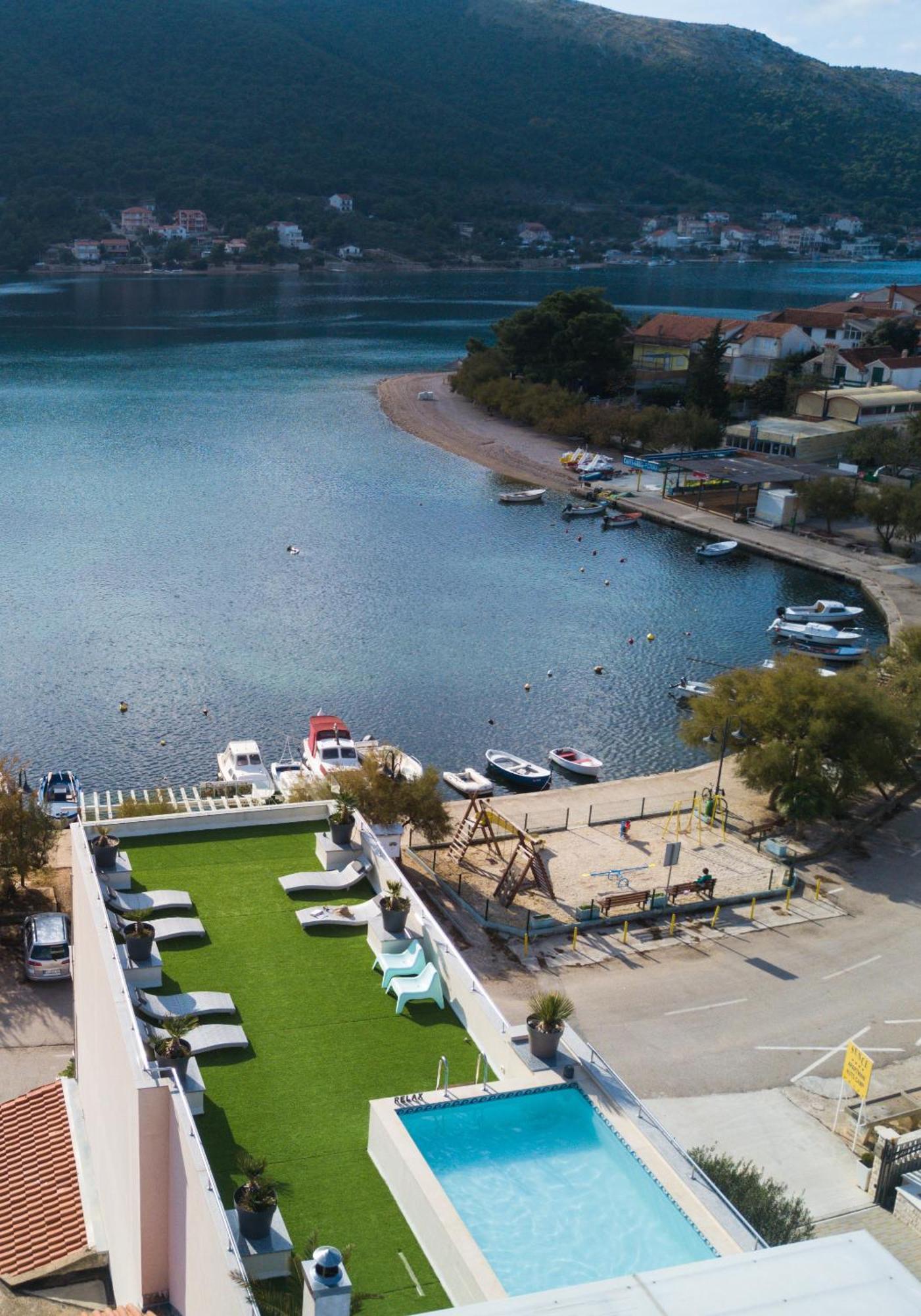 Apartments Holidays Roko Гребастика Экстерьер фото